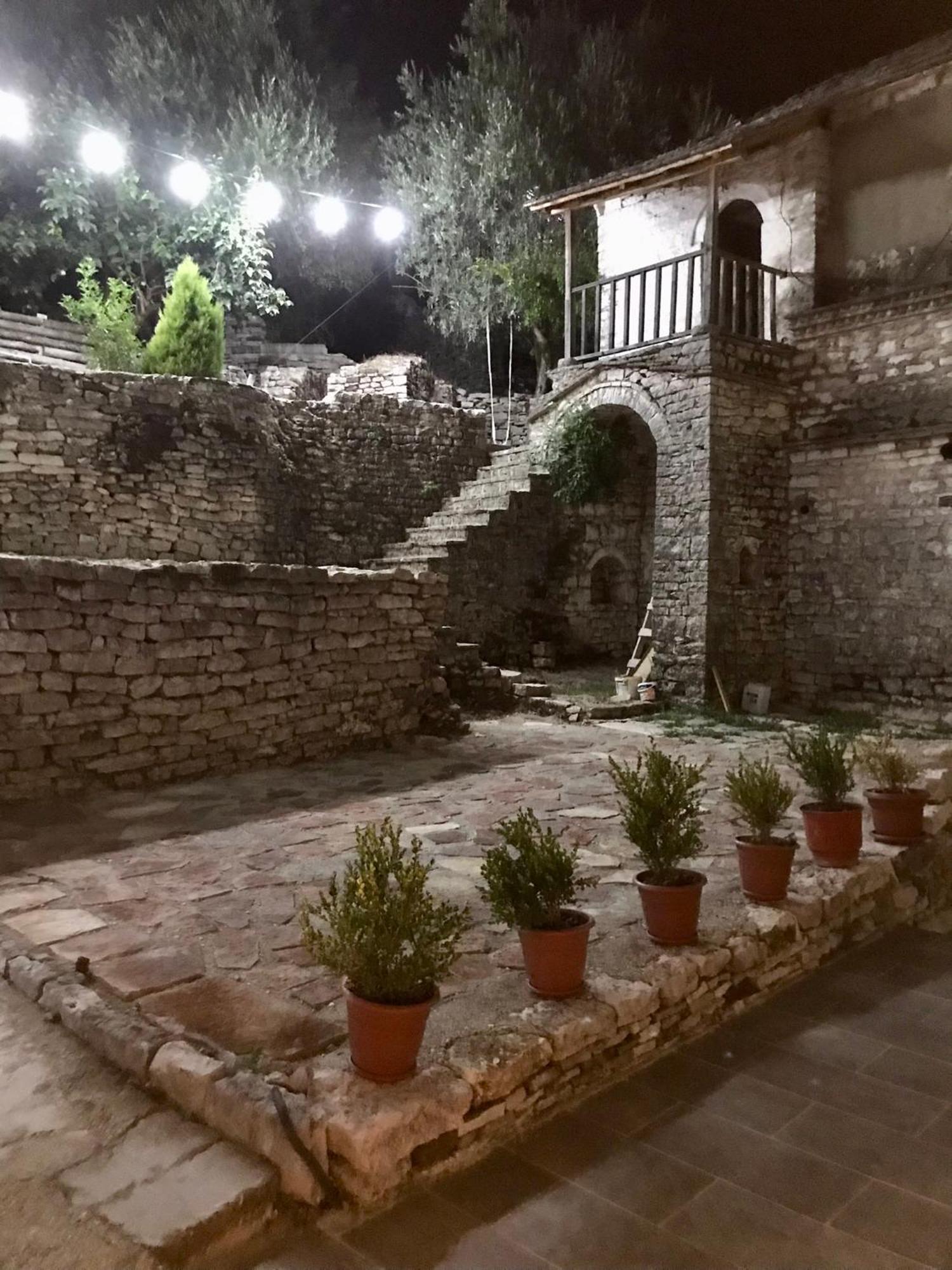 Vila Eri Gjirokastër Екстериор снимка