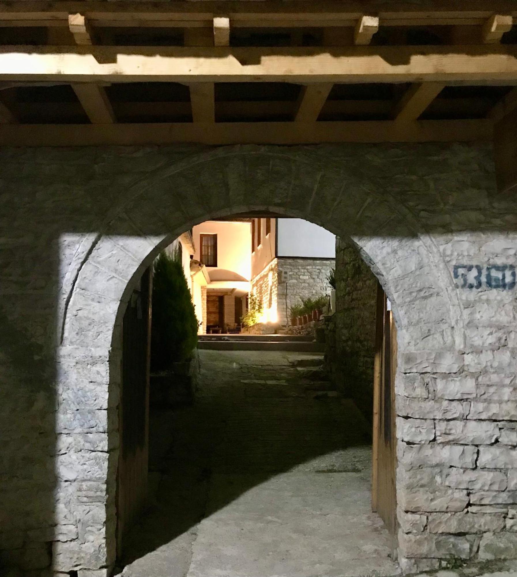 Vila Eri Gjirokastër Екстериор снимка